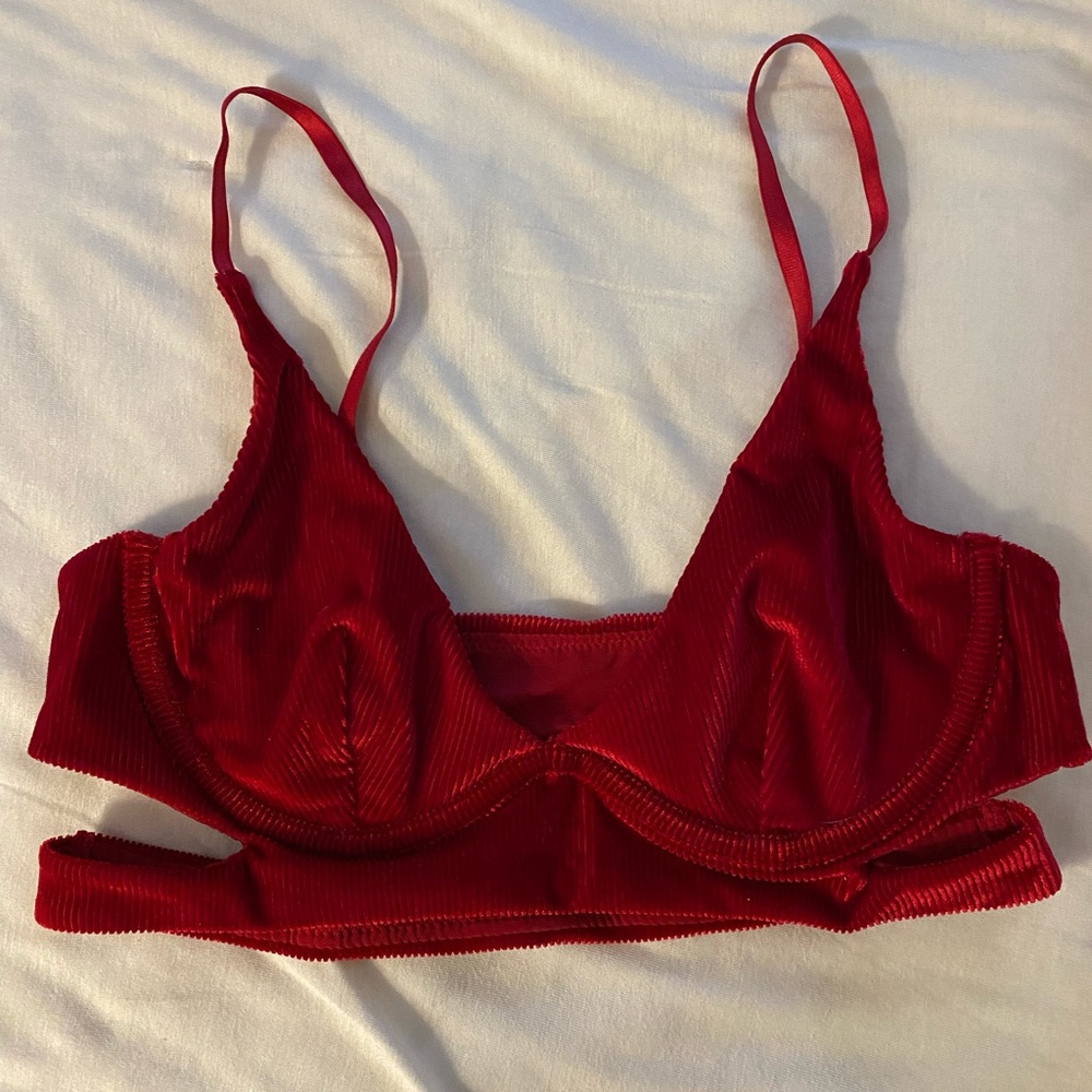 NWOT UO OUT FROM UNDER BRALETTE